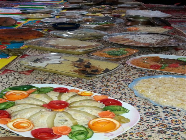 جشنواره غذاهای سالم و ایرانی در ایزدخواست برگزار شد