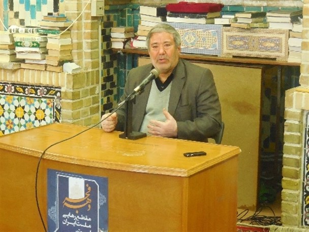 اصل چالش ما با انقلاب های دیگر بحث علوم انسانی است/ انقلاب اسلامی تمام قد مقابل شرارت غرب و شرق ایستاد است