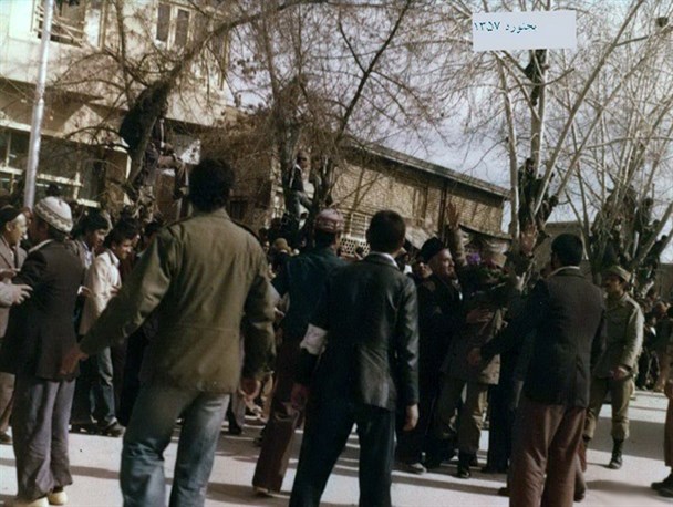 حمله مزدوران چماق بدست پهلوی به منزل آیت الله مهمان نواز