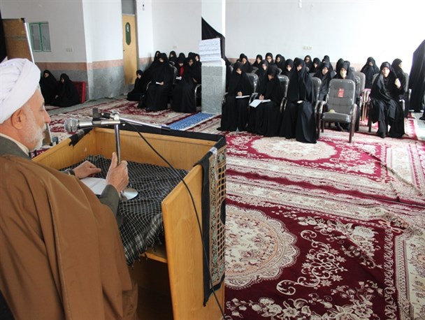 روحانیون پاسدار حوزه های اعتقادی و فرهنگی انقلاب هستند