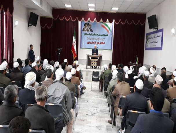 دشمن با اشاعه افراط گری به دنبال منحرف کردن افکار جوانان است