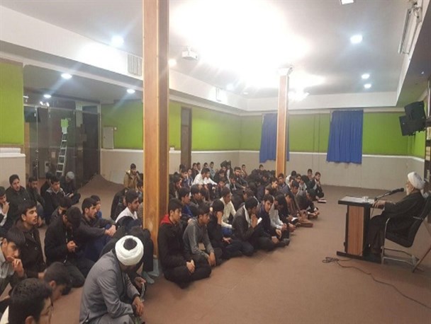 خودباوری و هویت اسلامی مهمترین دستاوردهای انقلاب برای زنان