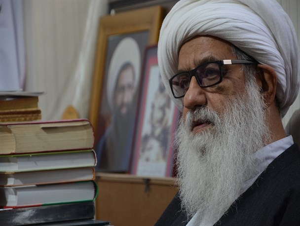 تسبیح بردست، رد میله گداخته بر پا و یادگاری ساواک بر چهره