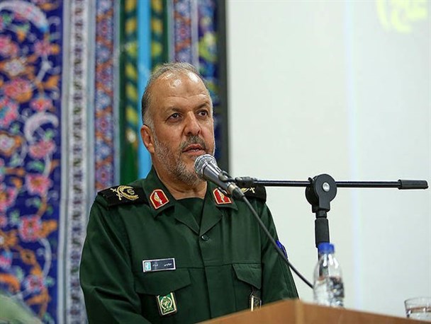 فرماندهان پایگاه های بسیج باید همانند دهه 60 در جامعه نقش آفرین باشند