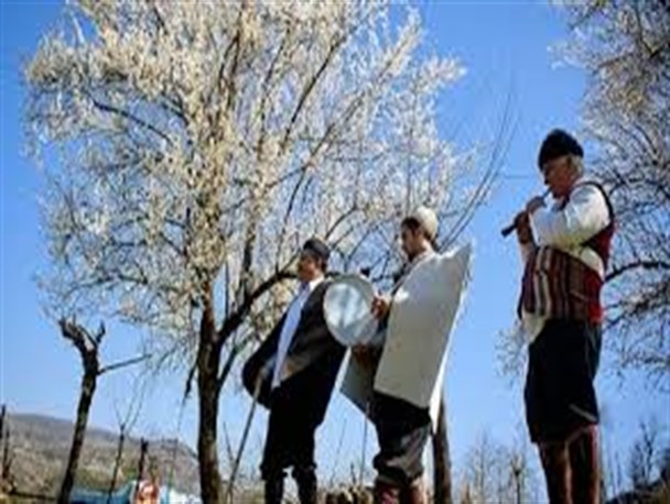 نگاهی به آیین کهن نوروز خوانی در شاهرود/ آیینی که این روزها کمتر دیده می شود