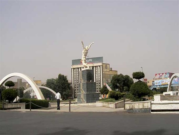 امکانات فعلی سنندج جوابگوی نیاز جمعیت گردشگران و مسافرین نمی باشد