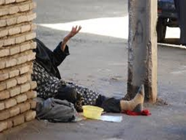 سایه سنگین ثروتمندان بر درد محرومان/پیرمرد و پیرزنی که دنیا را با اشک سپری می کنند