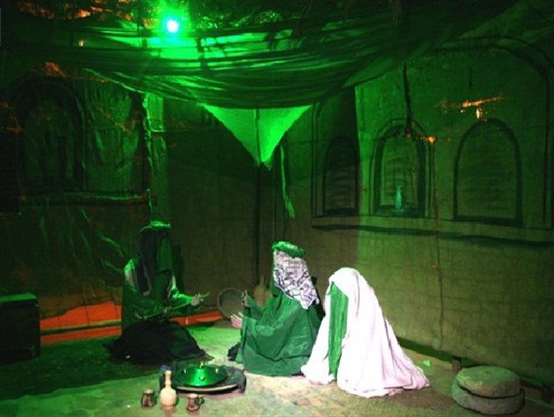 بازسازی وقایع شهادت حضرت زهرا(س) در نمایشگاه بانوی بی نشان/ تصاویر