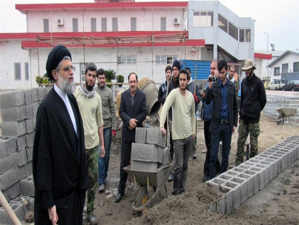 بازدید امام جمعه انزلی از محل تدفین شهدای گمنام در دانشگاه آزاد انزلی