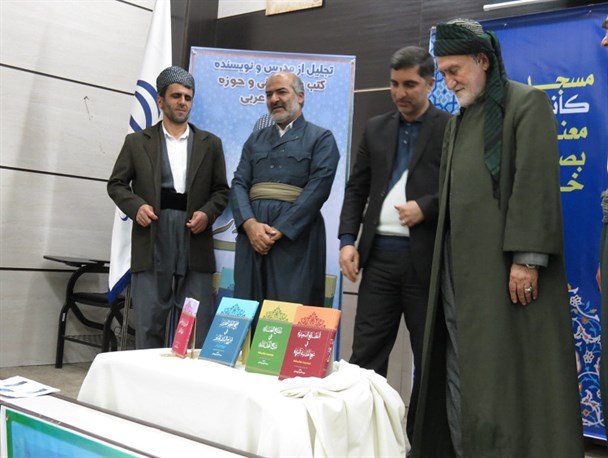 رونمایی از 4 جلد کتاب و تجلیل از فعالین کانون های فرهنگی هنری مساجد شهرستان سروآباد+عکس