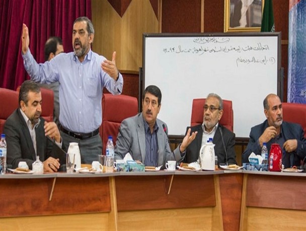 شهردار، اعضای شورا و برخی از افراد بیرون از مجموعه در فساد اخیر مقصر هستند