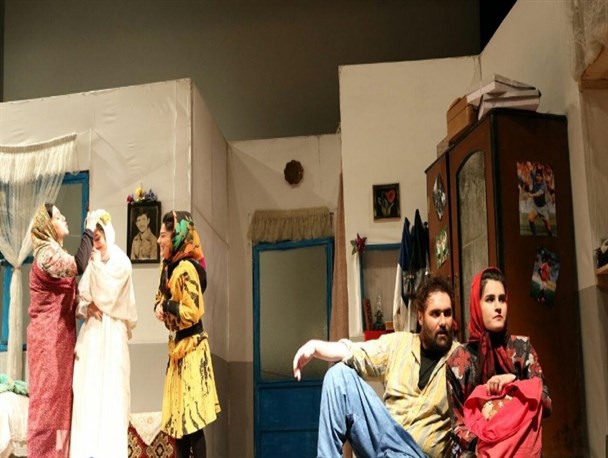 گزارش تصویری از نمایش قصه ظهر جمعه در انزلی