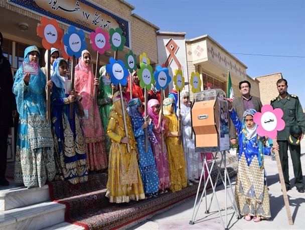 زنگ جشن نیکوکاری در مدرسه 17 شهریور نی ریز به صدا در آمد