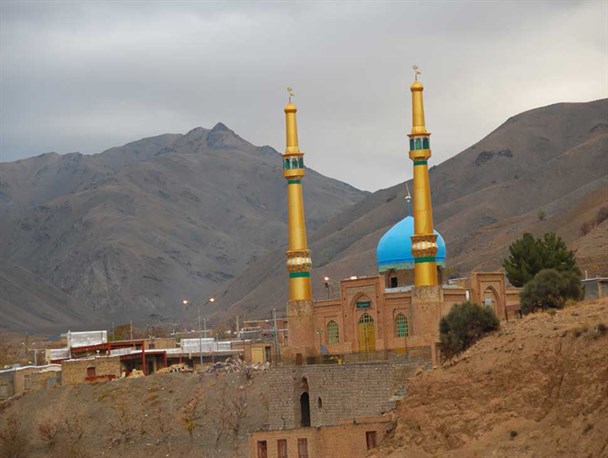 بارگاه امام زاده سلطان کریم شاه شهرستان سرایان مکانی معنوی برای زیارت مسافرین نوروزی