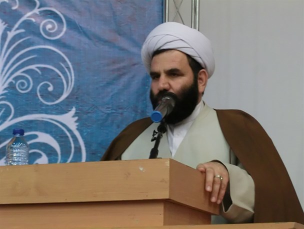 شعر آئینی سفارشی و در قالب دستورالعمل تحقق یافتنی نیست
