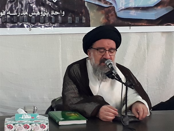 دشمن می‌خواهد حوزه های علمیه را سکولار کند