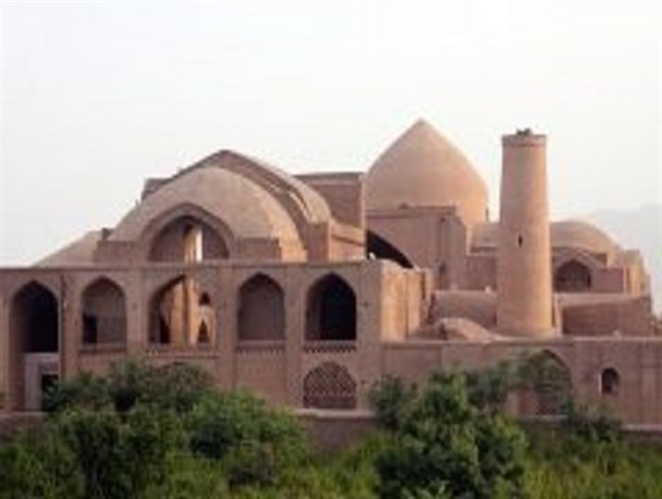 طرح بازآفرینی دو بنای مسجدجامع و قنات دوطبقه اردستان آغاز شده است