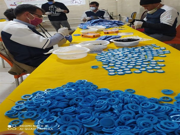 تولید ماسک ویژه کادر درمانی بیماران کرونایی توسط جهادگران+فیلم