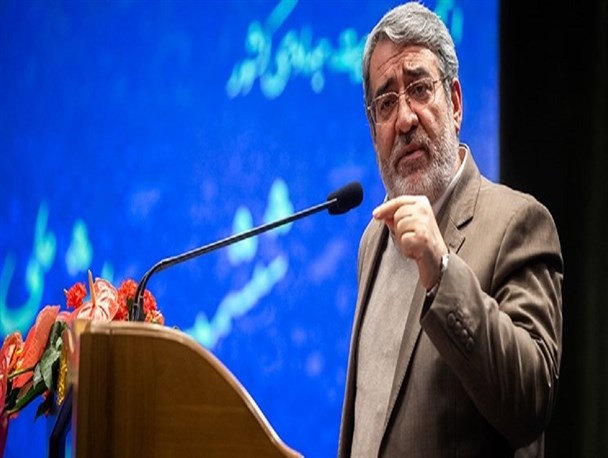 مردم از هرگونه تردد غیرضروری در سطح شهرها و جاده‌ها خودداری کنند