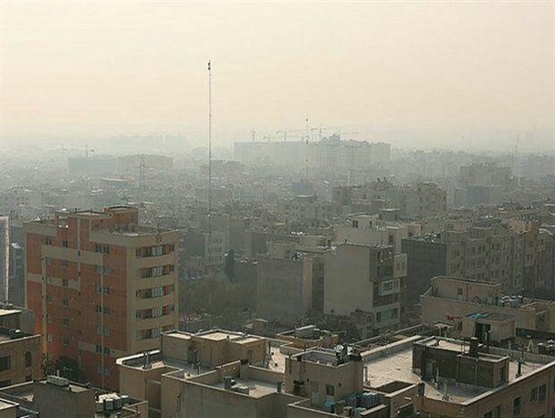 آلودگی هوا در آخرین روزهای سال همچنان گریبان گیر اراکی هاست/ روزهای ناسالم اراک تاکنون ۳ برابر سال ۹۹