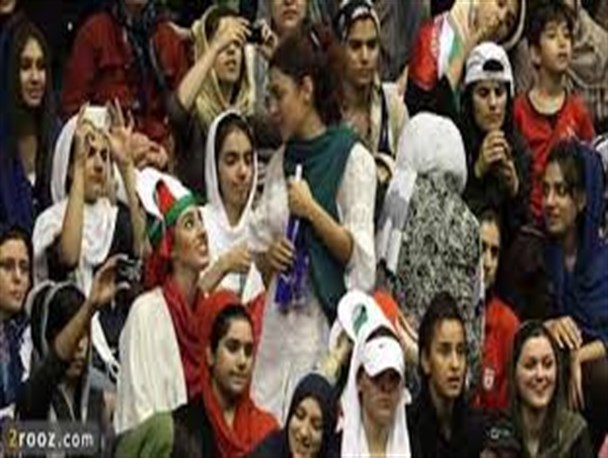 حضور بانوان در ورزشگاه های مردانه؛ آری یا خیر؟!