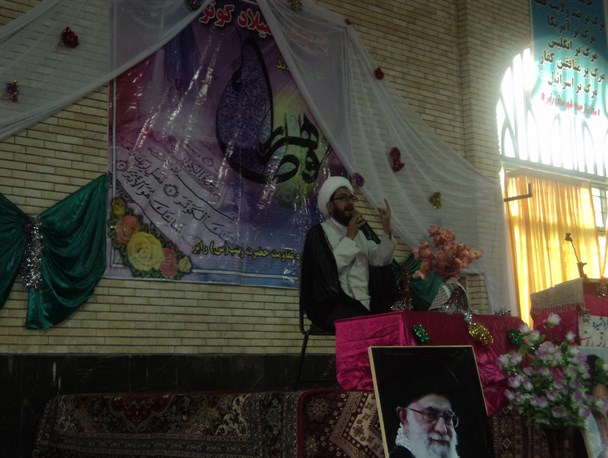بصیرت فاطمی یعنی گوش‌تان به سخنان رهبر باشد