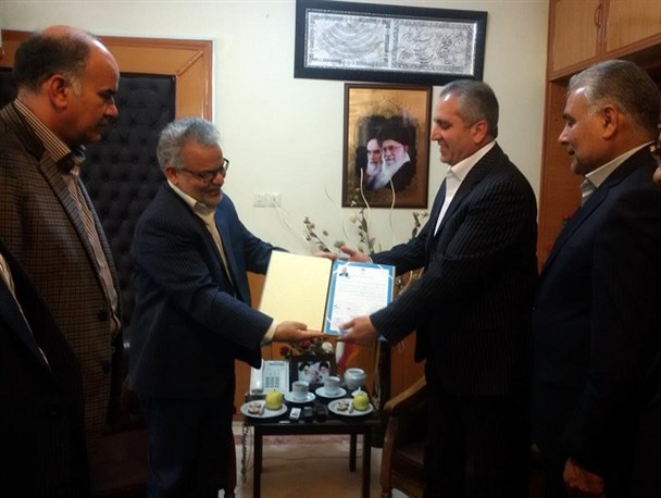 اعتبار نامه منتخب دهمین دوره مجلس شورای اسلامی در کاشمر اعطا شد