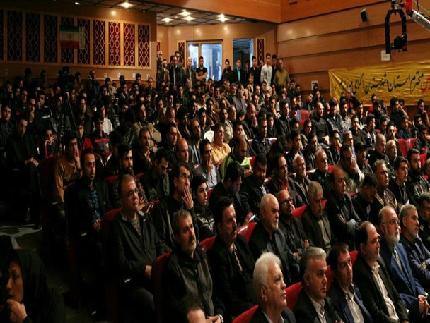 همایش زنده یاد سیروس قایقران در تالار ارشاد انزلی برگزار شد