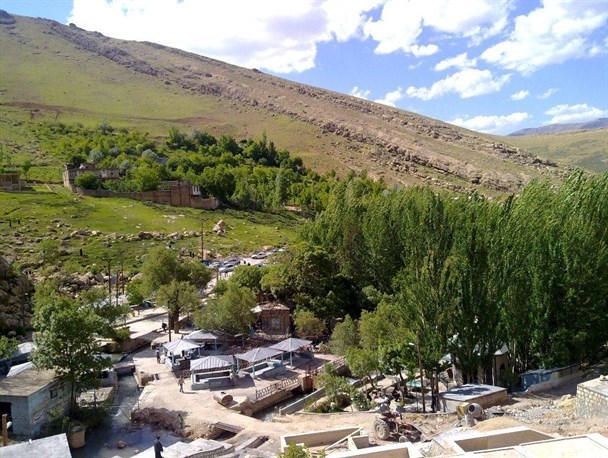 ۲۰۰ هزار گردشگر نوروزی از جاذبه‌های شهرستان فارسان دیدن کردند
