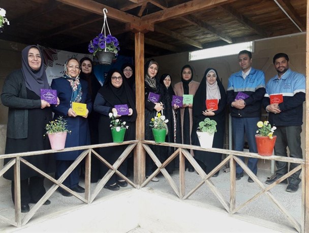 اهدای گل به اعضای ستاد خدمات سفر علی آباد کتول+ تصاویر