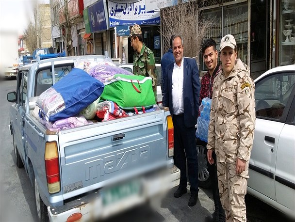 برپایی ایستگاه‌های جمع‌آوری کمک‌های مردمی برای سیل‌زدگان در شازند+تصاویر