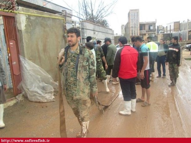امدادرسانی بسیجیان به سیل زدگان کوهدشتی