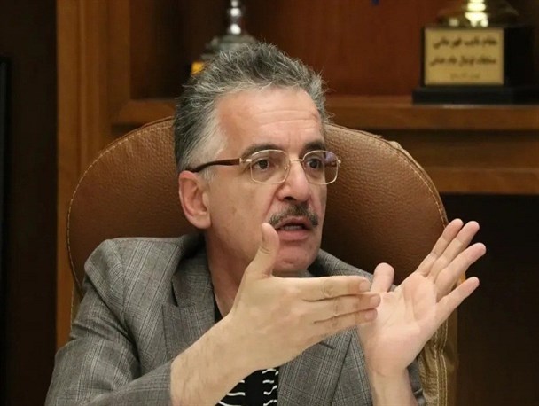 آقای زنوزی! تراکتـور جای “منم منم گفتن” نیست