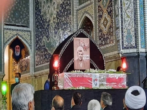 اقامه نماز بر پیکر شهید حجت‌الاسلام اصلانی
