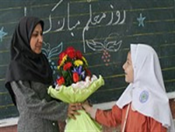 از «قورباغه های کادویی»تا حاضر شدن با پای برهنه دانش آموزان