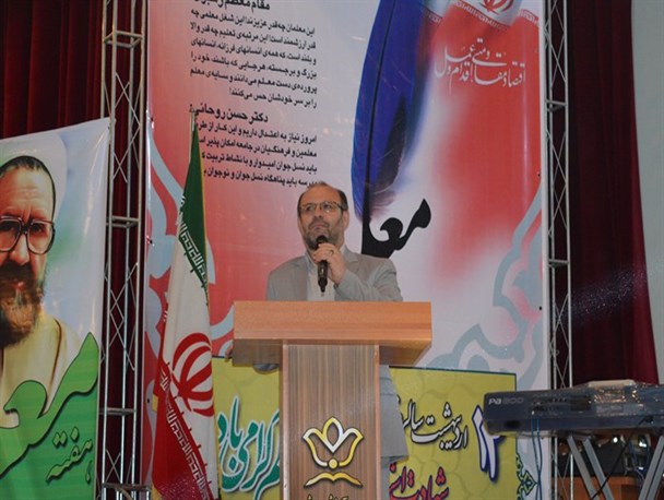 از فرهنگیان نمونه و بازنشستگان آموزش و پرورش شهرری تجلیل شد+ تصاویر
