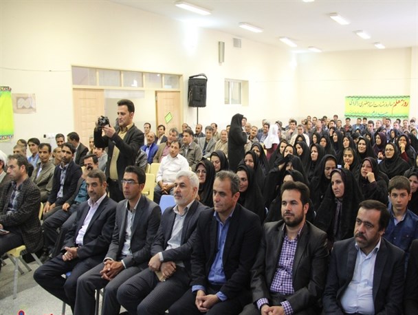 ۱۳۵ معلم نمونه سمیرمی تقدیر شدند