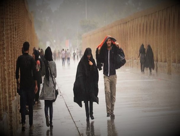 حاکم بودن سامانه بارشی بر آسمان استان اصفهان/ هشدارهای هواشناسی همچنان پابرجاست