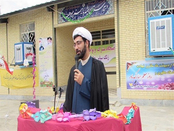 مراسم صبحگاه مشترک و زنگ سپاس در دبیرستان شهید باهنر میرجاوه
