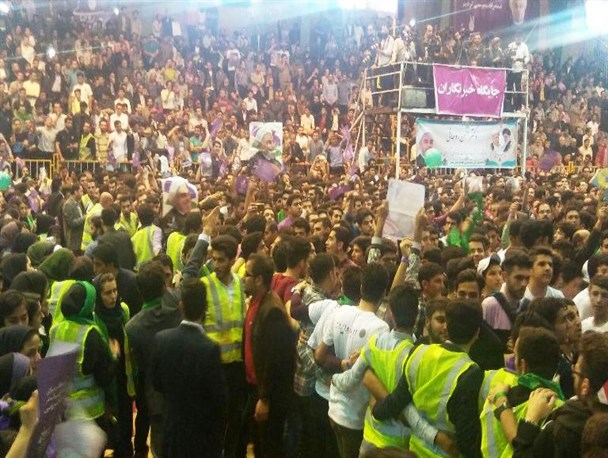 خط و نشان کشیدن روحانی در بین مردم