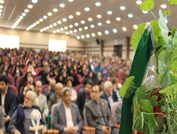 رئیس اداره آموزش و پرورش مهدیشهر باید استعفا دهد