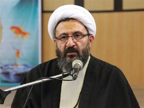 یکی از فلسفه های ماه رمضان کمک به فقرا است/همه در کمک مومنانه وظیفه دارند