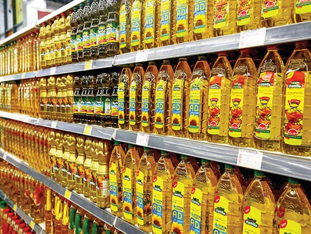 روغن خوراکی و کالاهای اساسی به اندازه کافی در هرمزگان تامین شده است/ با محتکاران هیچ مسامحه‌ای نخواهیم داشت