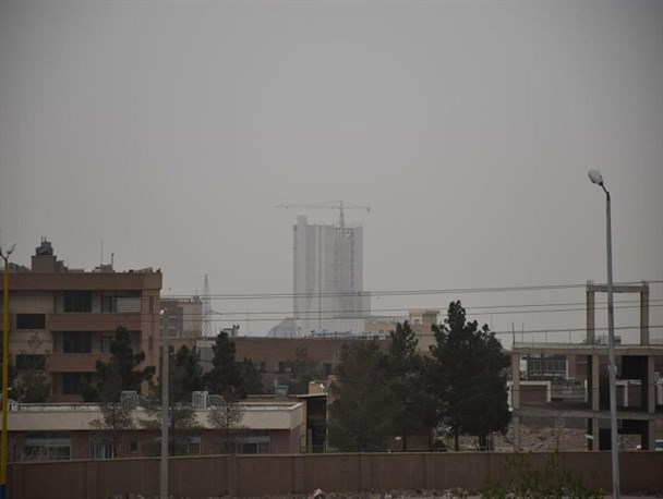 یک بام و چند هوای مسئولان برای تصمیم‌گیری در روزهای آلوده/ هوایی که برای گروه‌های حساس ناسالم است و برای کودکان سالم