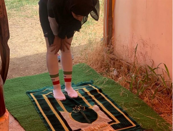 نماز خواندن دختر رکابزن تبریزی سوژه شد+عکس