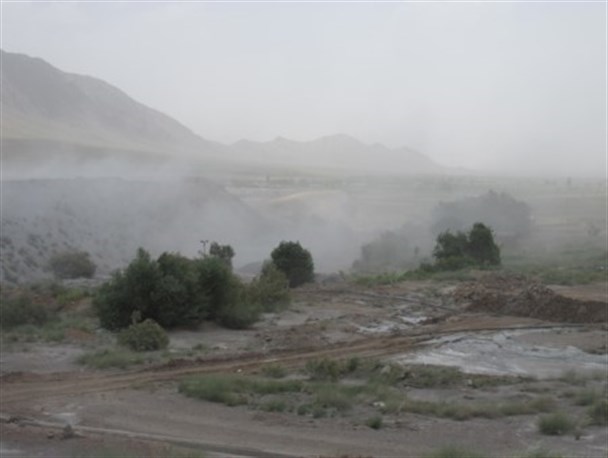 گرد و غباری که مردم روستای لکان را می آزارد
