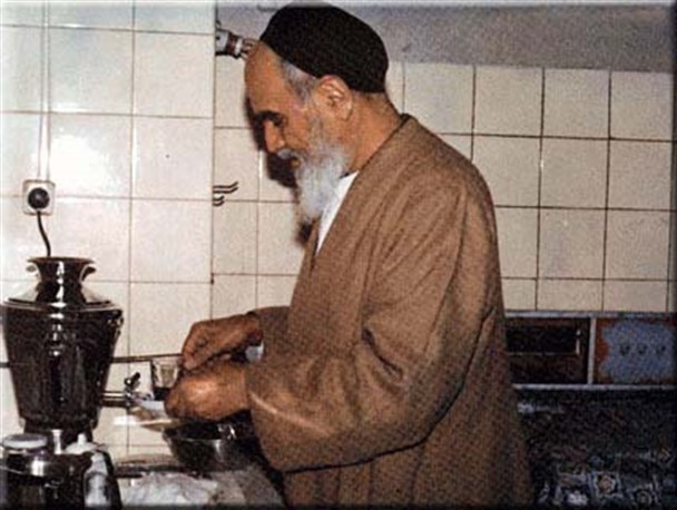 ساده زیستی مسئولین، از اصول اساسی حضرت امام بود
