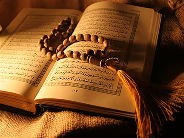 مراسم جزء خوانی همراه با تفسیر قرآن کریم در سپیدان برگزار می شود.