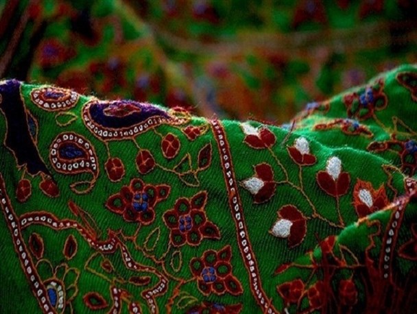 صنعت پته کرمان در دست زنان افغان/ ترک صحنه بانوان کرمانی عرصه را به نیروی خارجی داده است