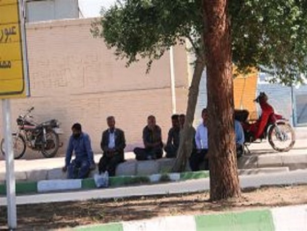 پای درد دل کارگران سرگذر رفسنجان /درد بیکاری که آنان را شرمنده زن و فرزند کرده است+تصاویر